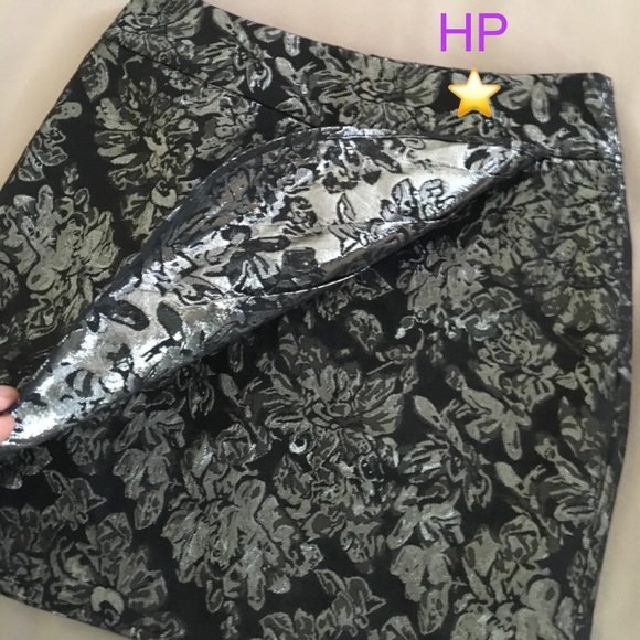 ShiMmEriNg SilVer MetAllic fl0rAl miNi - Picture 6 of 7